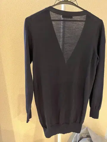 블랙 V넥 긴팔 니트