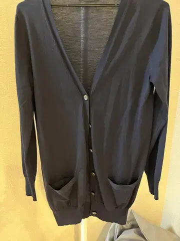 블랙 V넥 긴팔 니트