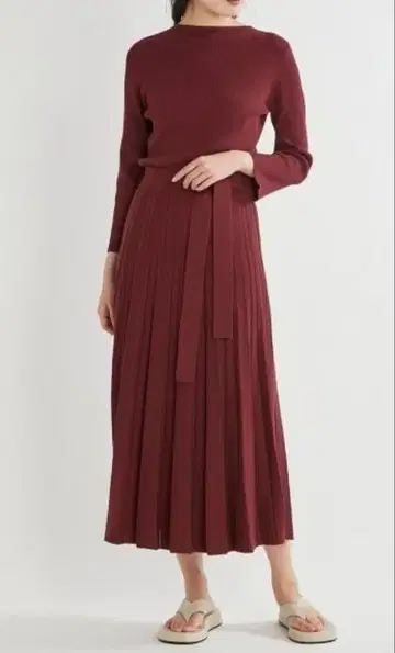 Mila Owen 7부 소매 보트넥 리브 니트 플리츠 원피스