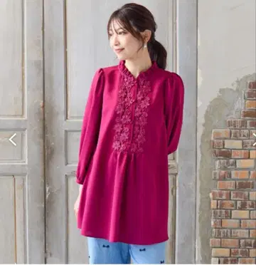 로즈 티아라 금기물 새상품 케미컬 레이스 절개 블라우스 사이즈 38