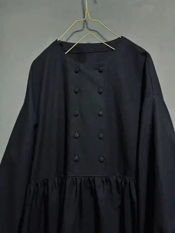 W 버튼 개더 원피스 코튼 린넨