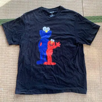 XXL 사이즈 유니클로 kaws 세서미 스트릿 T셔츠