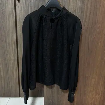 PINKY&DIANNE 트위스트 넥 긴팔 블라우스 블랙 38