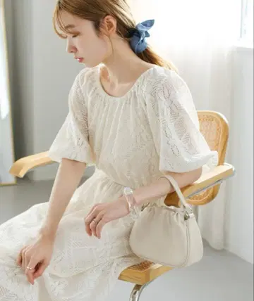 컷 레이스 개더 원피스