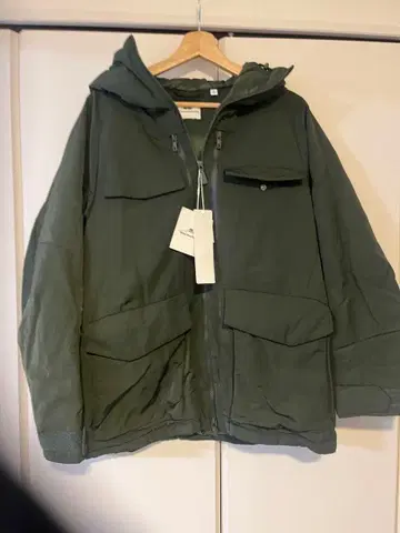 UNIQLO 화이트 마운티니어링 다운 다크 그린 M