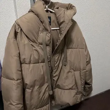 ZARA 베이지 후드 부착 다운 자켓