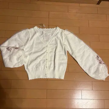 자수 장식 화이트 니트 가디건