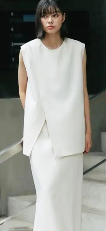 백지퍼 비대칭 베스트 & 사이드 슬릿 롱 스커트 스마일 오키드