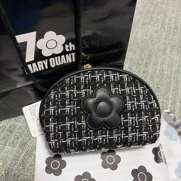 MARY QUANT 패딩 데이지 트위드 라운드 파우치 (블랙)