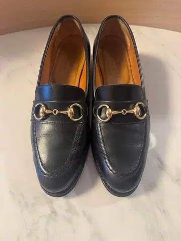 [인기] 자라 스리우야 비트 로퍼 블랙 골드 금장 장식