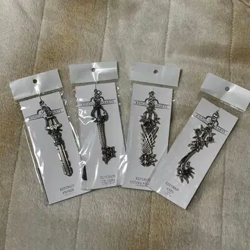 킹덤하츠 키 블레이드 키링 4개 세트