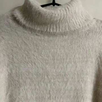 라메 믹스 터틀 니트