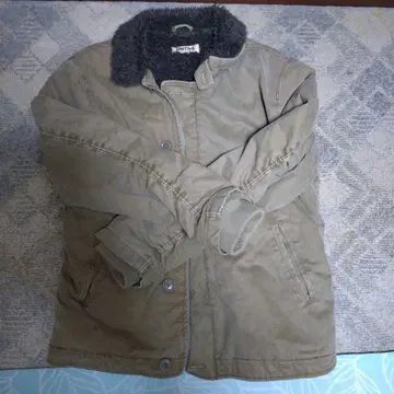 카키 퍼(fur) 탈부착 밀리터리 자켓