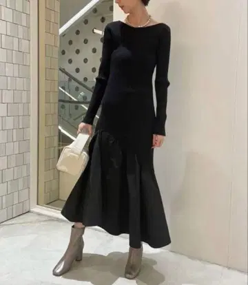 FRAY I.D 비대칭 절개 리브 니트 원피스