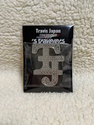 TravisJapan TJ 브로치