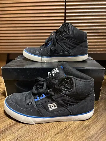 DC 스파르탄 하이 WC TX 8 스니커즈