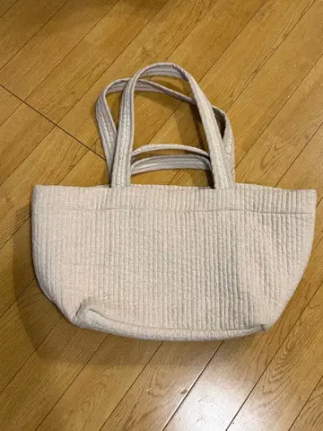 새상품급 비오는날 정원 카페 베이지