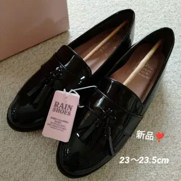 새상품 태슬 로퍼 에나멜 블랙 23.5cm
