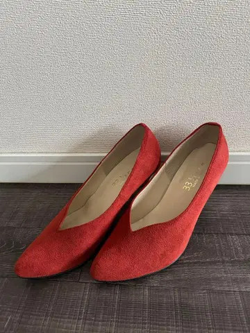 빨간색 스웨이드 V컷 펌프스 5cm 힐
