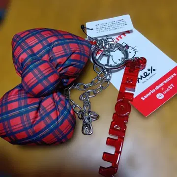 헬로키티 새상품 로리즈팜 리본 참 키링 체크 무늬