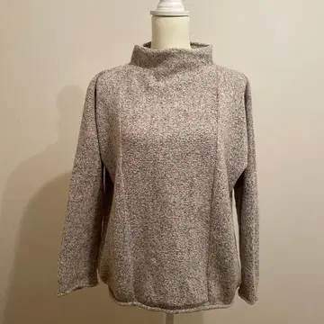 그레이 터틀넥 니트 긴팔