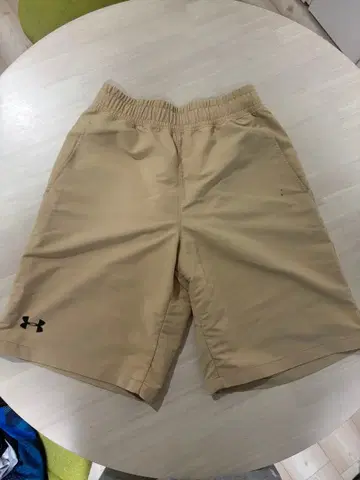 [한정판] 오미고등학교 UNDER ARMOUR 베이지 숏팬츠 SM