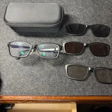 블랙 프레임 안경