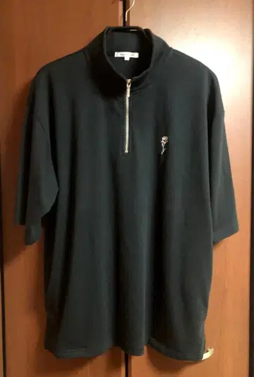 빅 실루엣 장미 자수 하프 지퍼 반팔 T셔츠