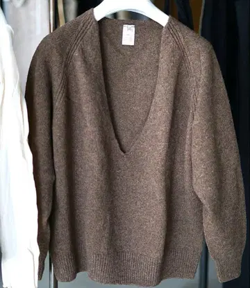 새상품 BASERANGE SOAR V NECK