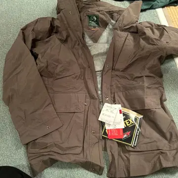 GORE-TEX 브라운 마운틴 파카 L 사이즈