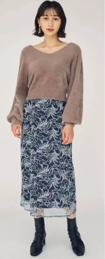 멜론 샤샤 자수 스커트