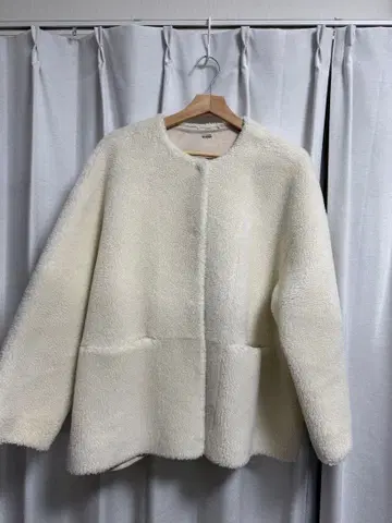 미라 오웬 코쿤 실루엣 숏 기장 보아 코트