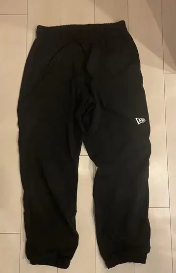 NEW ERA 블랙 조거 팬츠 L 사이즈