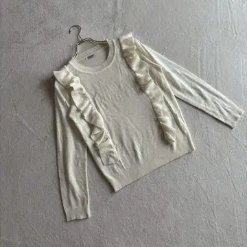 [클로즈업] (F) 얇은 소재 니트 프릴 디자인 리브 절개 캐주얼