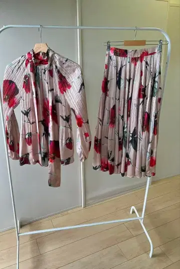 Sov. Sov. / 쉬폰 플리츠 블라우스