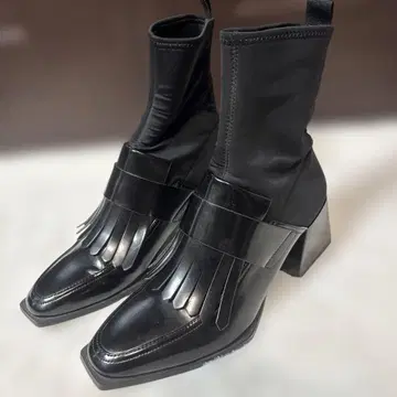 [새상품급] ZARA 프린지 장식 블랙 앵클부츠 23cm