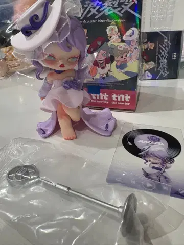 TNT space ANITA 피규어