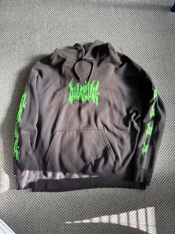 그린 프린트 블랙 후드티