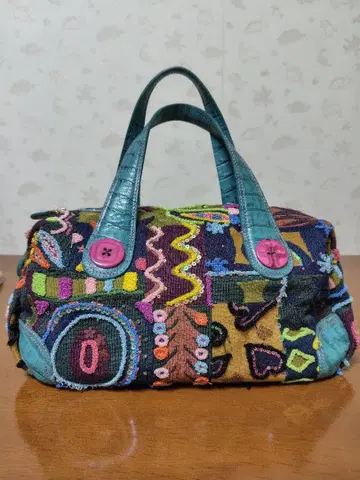 Think Bee! 싱크비 자수 핸드백