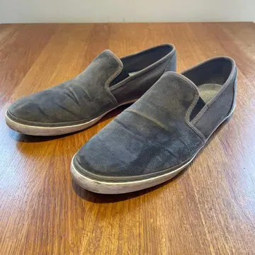 그레이 스웨이드 슬립온 슈즈