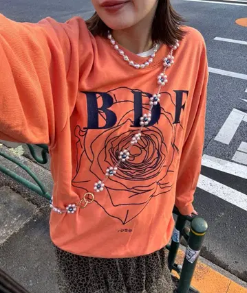 [ BDF ] 플라워 자수 맨투맨