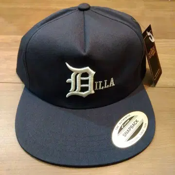 J DILLA 스냅백 캡 네이비