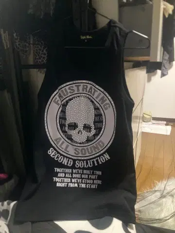 스컬 디자인 블랙 탱크탑 그런지 헤이세이 갸루 y2k 착용 사진 있음