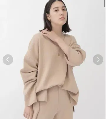 카오스 x 카와카미 모모코 페슈라이트 오버 사이즈 니트 풀오버 베이지