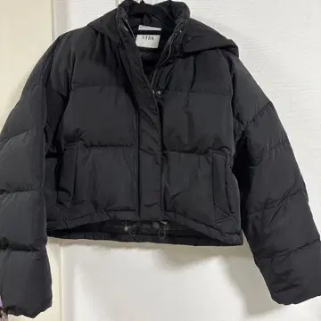 GYDA 블랙 크롭 다운 자켓