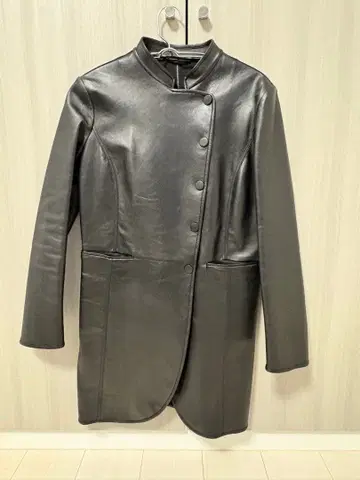 EMPORIO-ARMANI 1장 재단 라무 가죽 코트 38