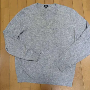 새상품급 UNIQLO 캐시미어 100% 그레이 V넥 니트 스웨터