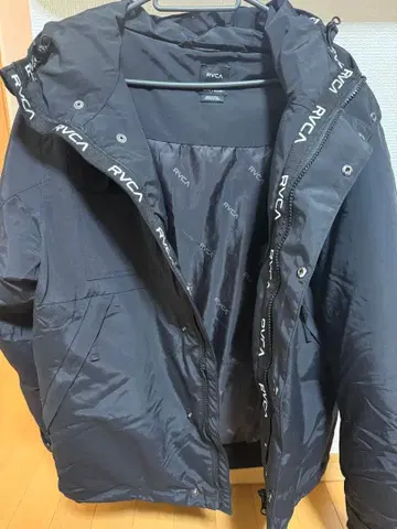 RVCA 블랙 다운 자켓