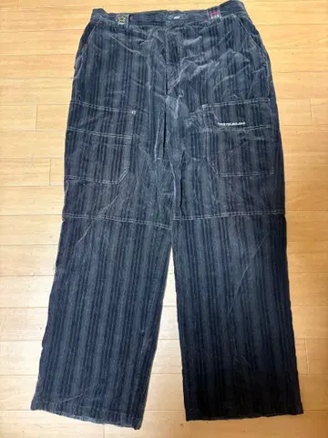 스트라이프 블랙 팬츠 포켓 부착