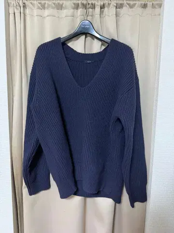 YAEVE 22AW V넥 스웨터